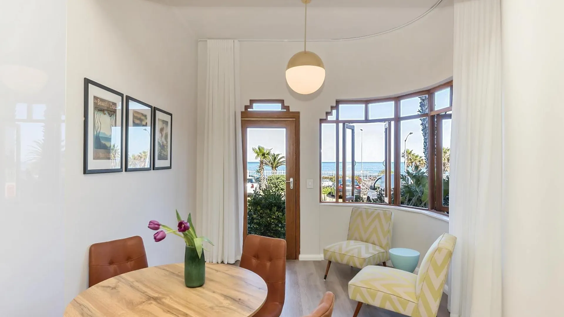 On The Beach In Camps Bay - Fully Equipped 2 Bedroom Apartment location